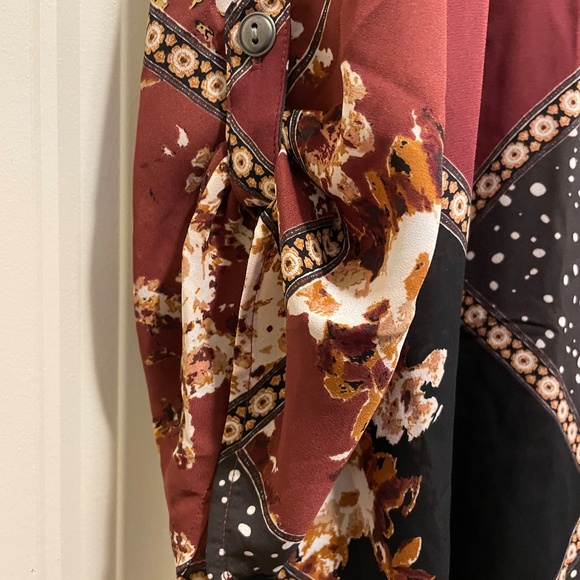 Brown blouse with patchwork design - Picture 2 of 2